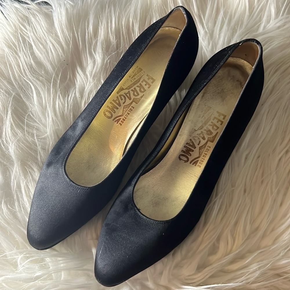 Salvatore Feragamo Satin Pumps 🔥